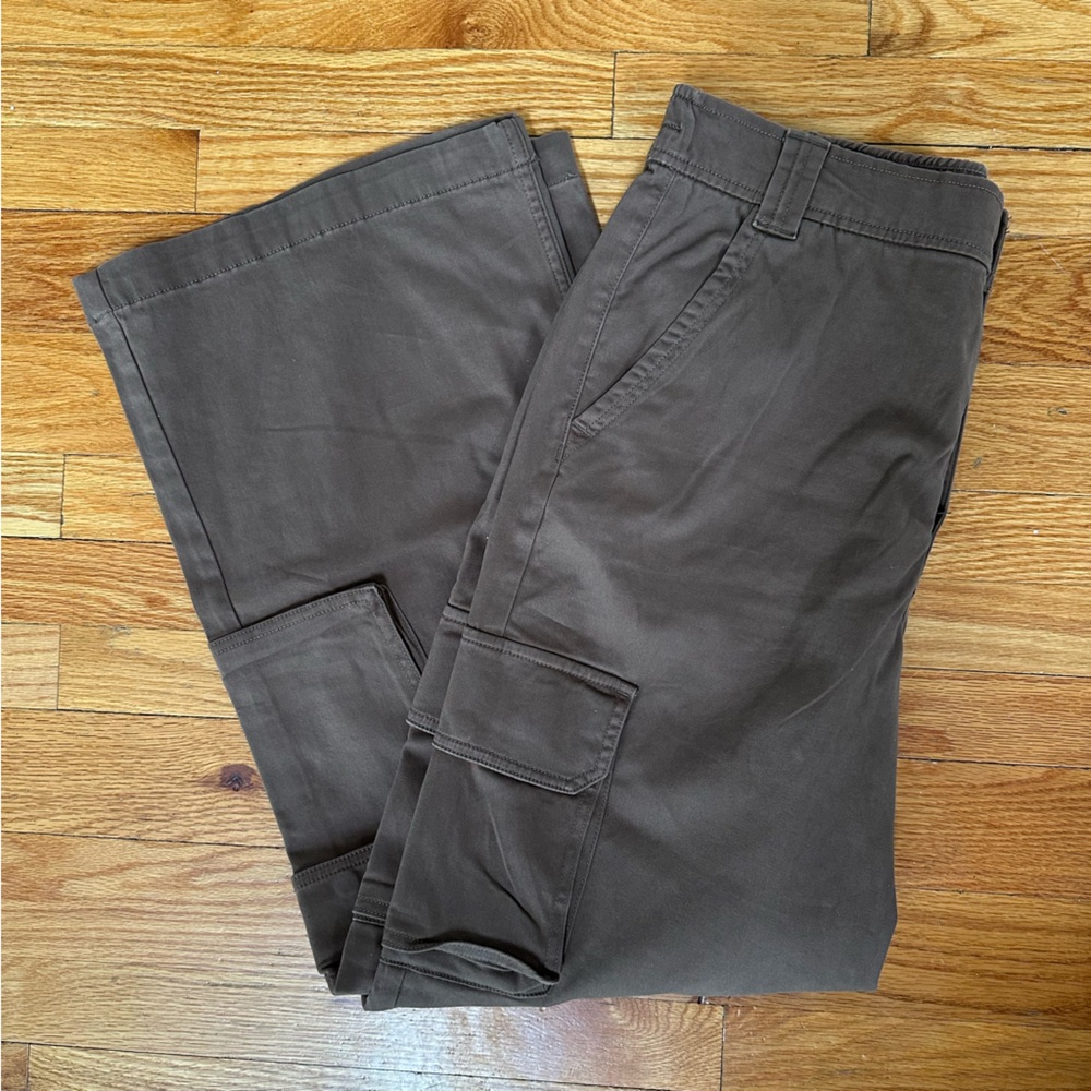 Wide-leg cargo pants